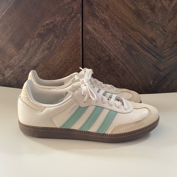 Adidas Women’s Sambas - Picture 3 of 4